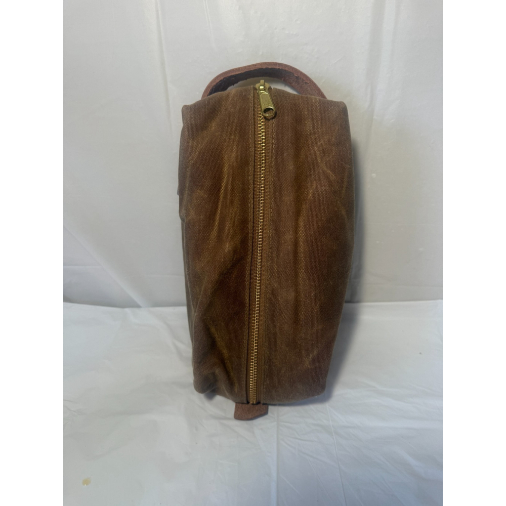 BLUE CLAW COMPANY Duck Island Dopp Kit, Tan